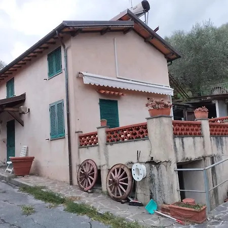 Casa Con Vista E Piscina Nelle Colline Della Versilia Ferienhaus